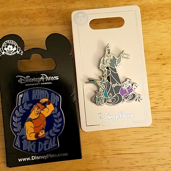 Disney pins - Picture 1 of 2